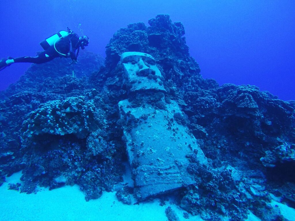 easter-island-diving-moai
